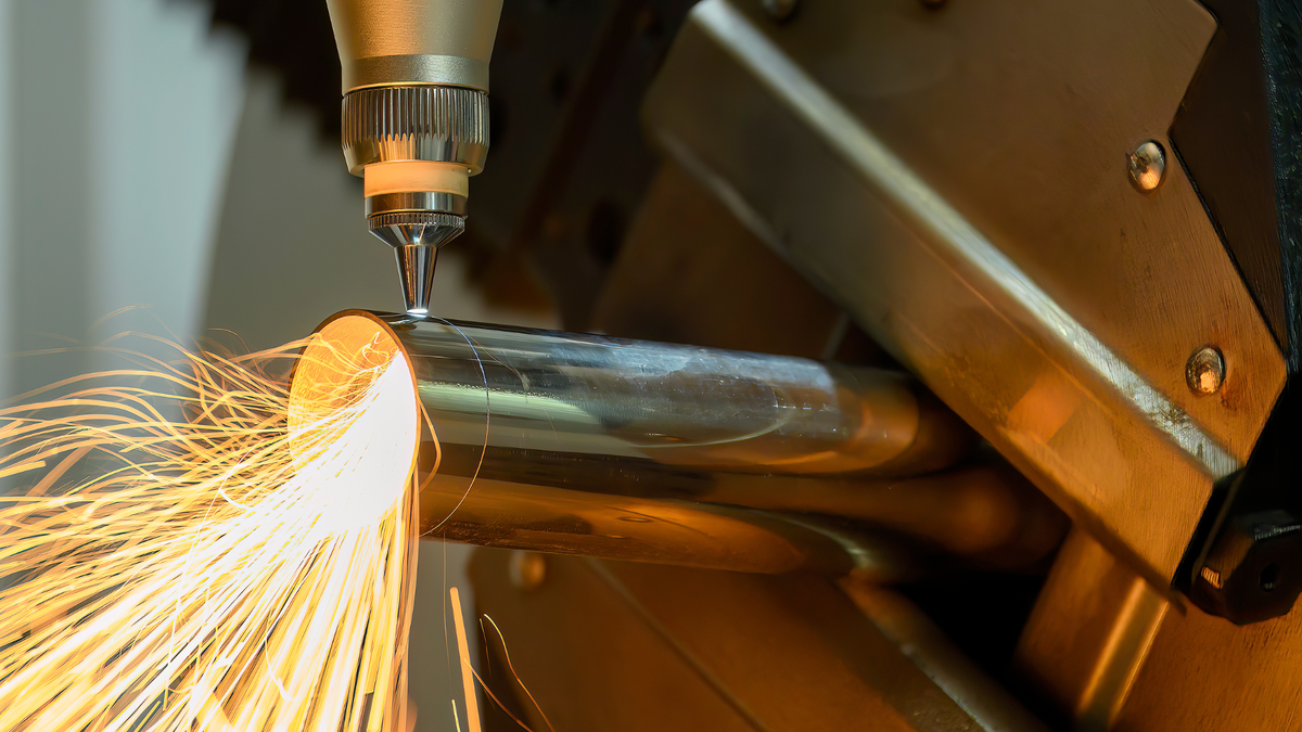 В мире промышленной металлообработки инвестирование в волоконно-оптический лазерный станок является значительным решением, связанным с множеством соображений.-2