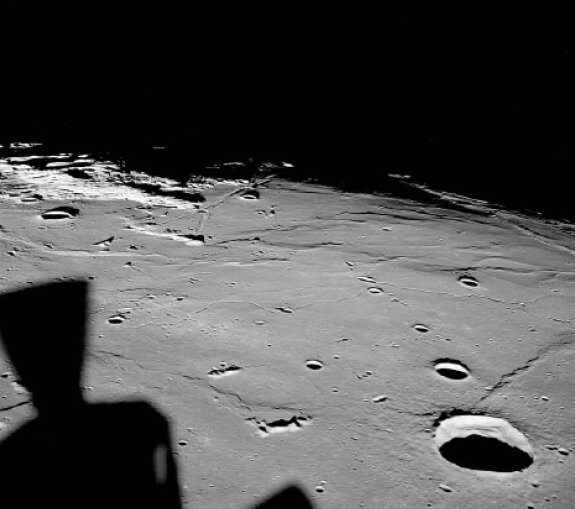 Море Спокойствия на Луне. Аполлон-11 (AS11-37-5437)