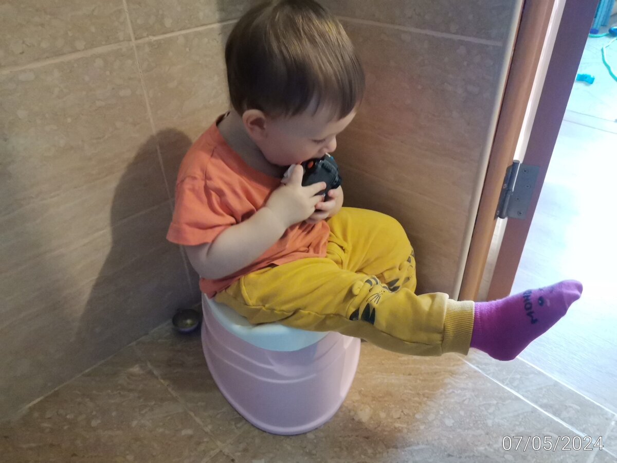 Ребенок 1,4 года на горшке 😀