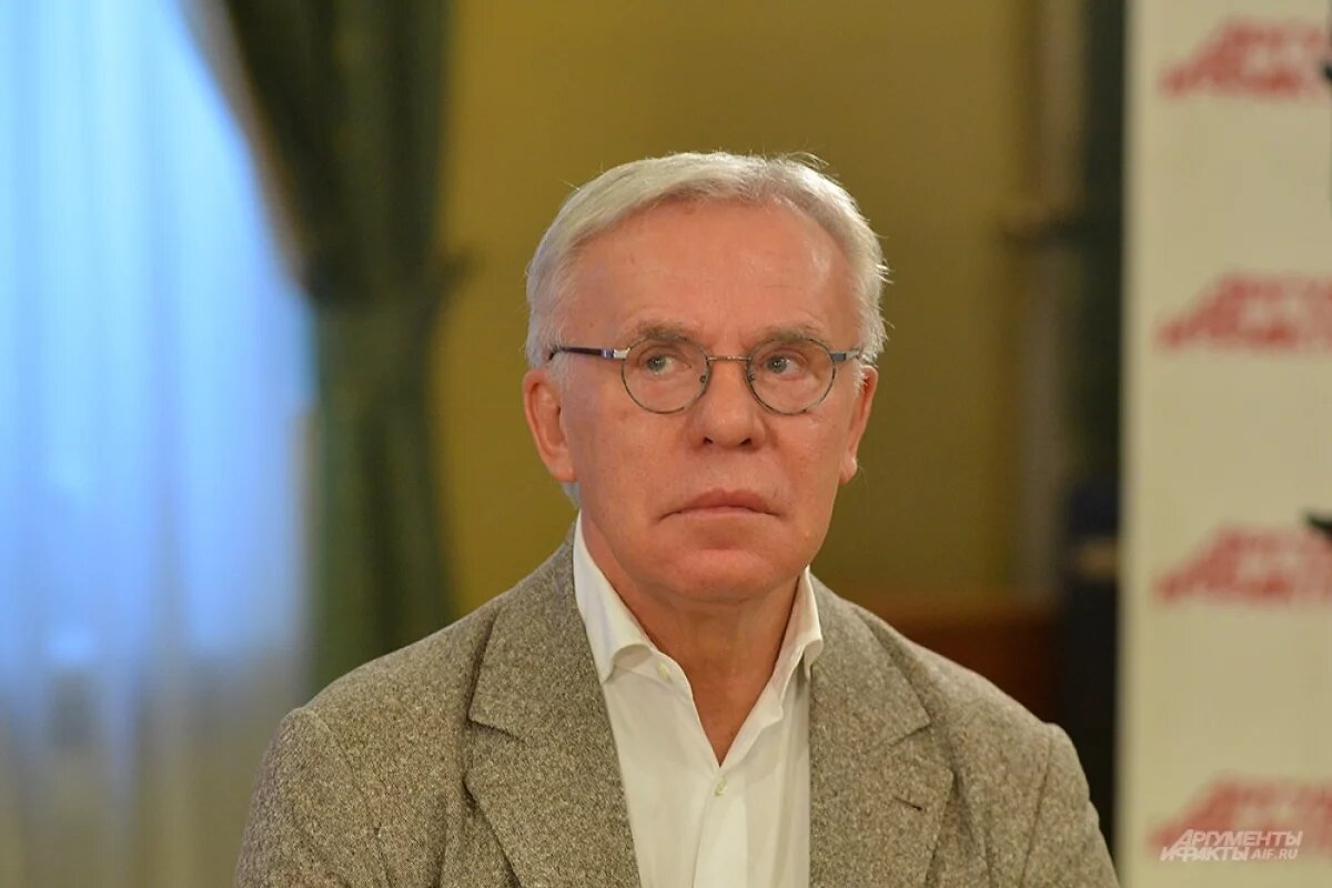    Фетисов назвал фарсом слова Макрона об олимпийском перемирии