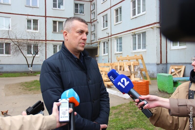    Всего в городе до конца лета обновят 182 лифта в 52 домах. На Годовикова, 24 подъемники не меняли ни разу со времени заселения дома в 1993 году