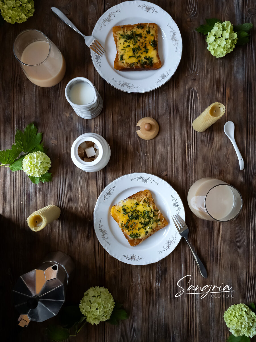 Яичница в хлебе с сыром и зеленью 