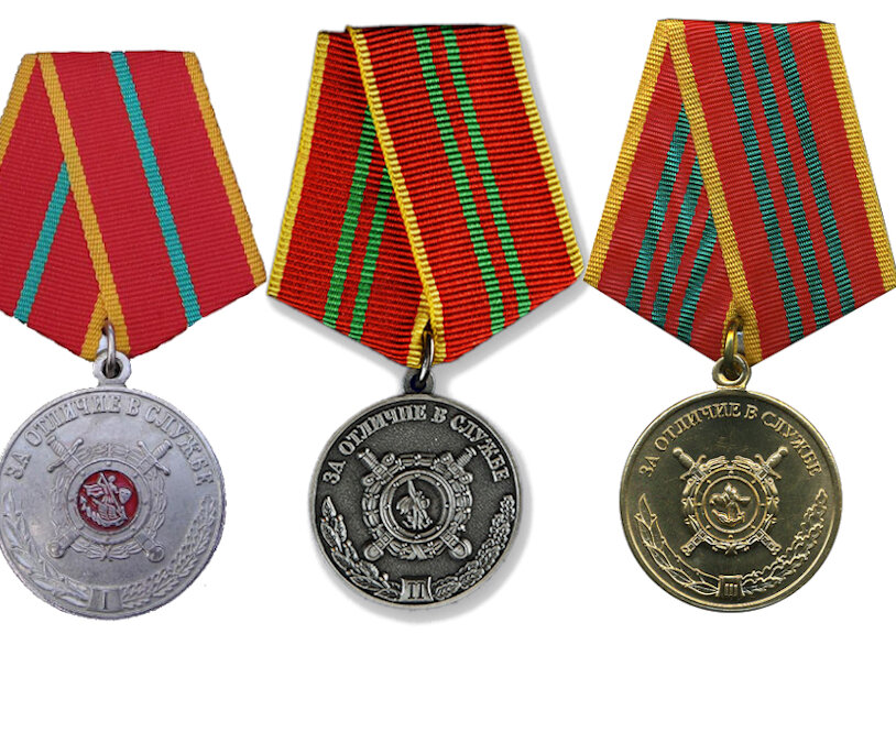 Казалось бы, звания и те самые заветные звезды на погоны, военнообязанные получают только за боевой опыт или за масштабную военную деятельность, но как показывает реальность, это не всегда так.-8