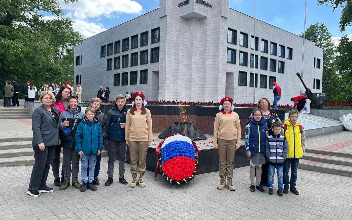 В Железнодорожном районе в преддверии Дня Победы прошло патриотическое  мероприятие для детей, находящихся под опекой | Горком36 | Воронеж | Дзен