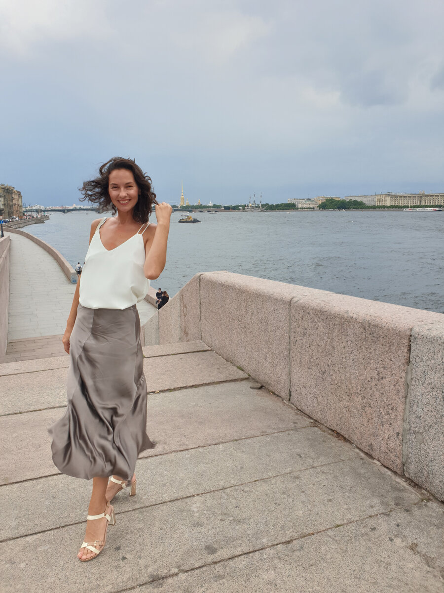 Привет! Меня зовут Екатерина, добро пожаловать на мой канал. Здесь вы найдете интересные статьи на тему моды, стиля и трендов на каждый день. Немного пишу про бьюти, чтобы дольше оставаться молодой и красивой. Присоединяйтесь.