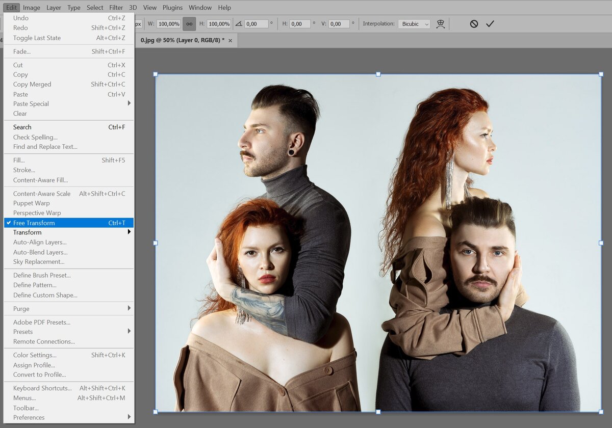    Если всё правильно, вокруг слоя появится синяя рамка с белыми квадратами по периметру / Скриншот: Елизавета Чечевица