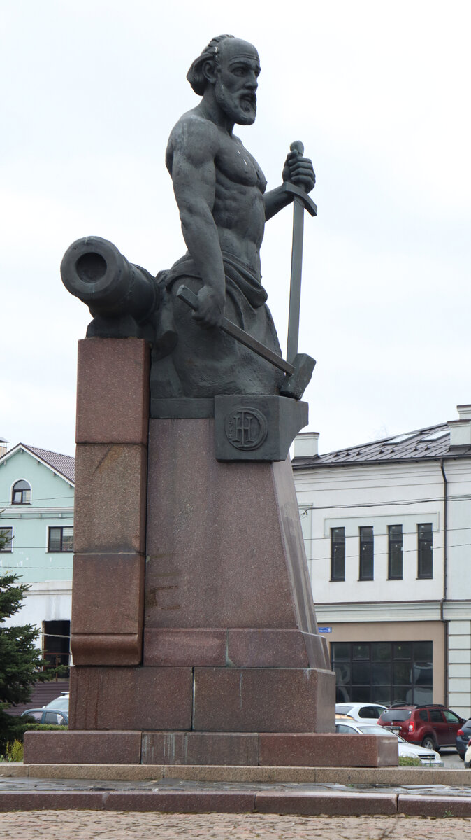 Памятник Никите Демидову в Туле