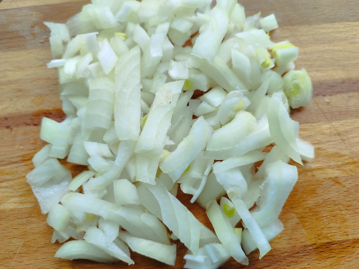 Лук можно резать и крупнее.