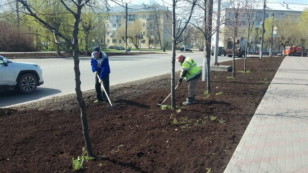    На Театральной площади ремонтируют асфальтное покрытие