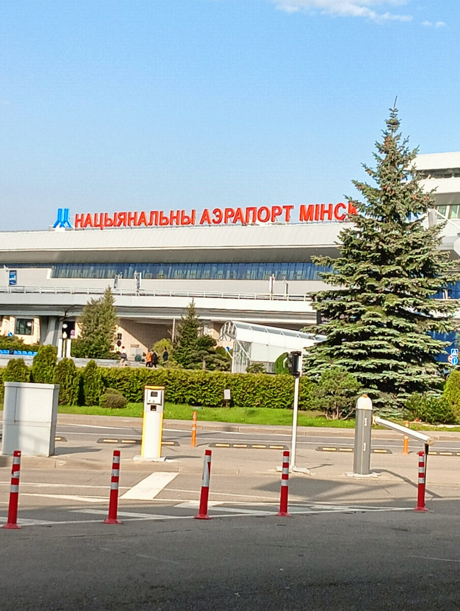 Вывеска в аэропорту. Первое что видишь на выходе. 