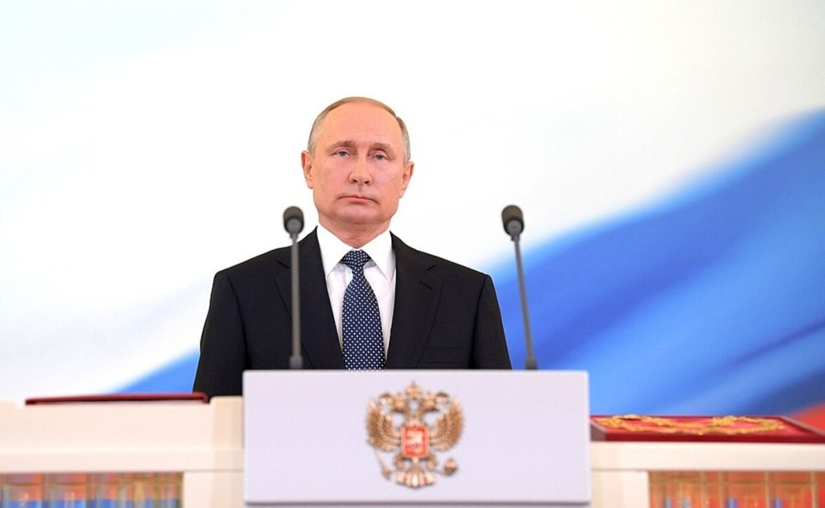    Первые встречи после инаугурации Владимир Путин провёл с Леонидом Рошалем и своей школьной учительницей