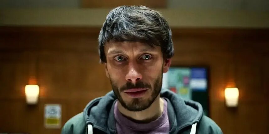    Автор идеи и исполнитель главной роли в сериале "Оленёнок" Ричард Гэдд устроил душераздирающую исповедь о своей жизни на стендап-выступлении.Netflix