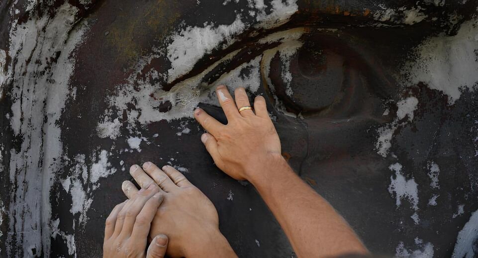    Сотрудники военно-строительного комплекса Министерства обороны России реконструируют мемориальный комплекс «Саур-Могила», разрушенный во время боев в 2014 году, в Донецкой области / РИА «Новости»