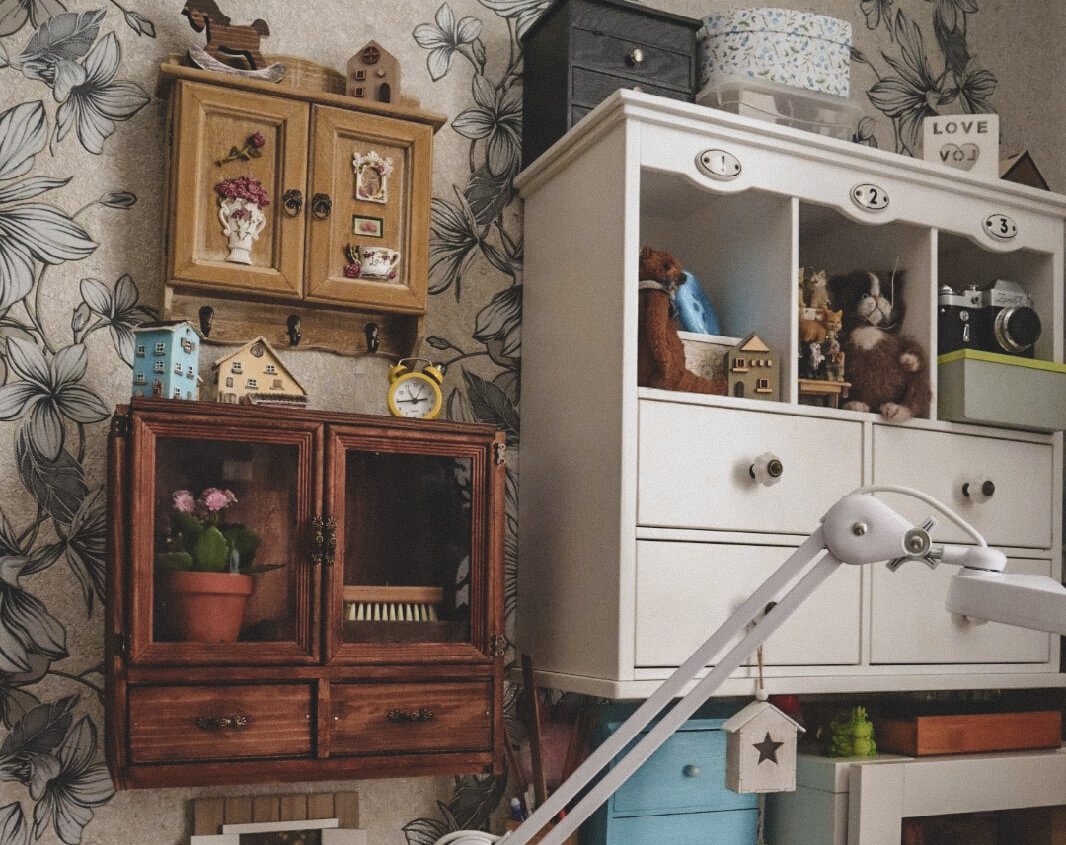 Добавила шкафчики, для хранения  