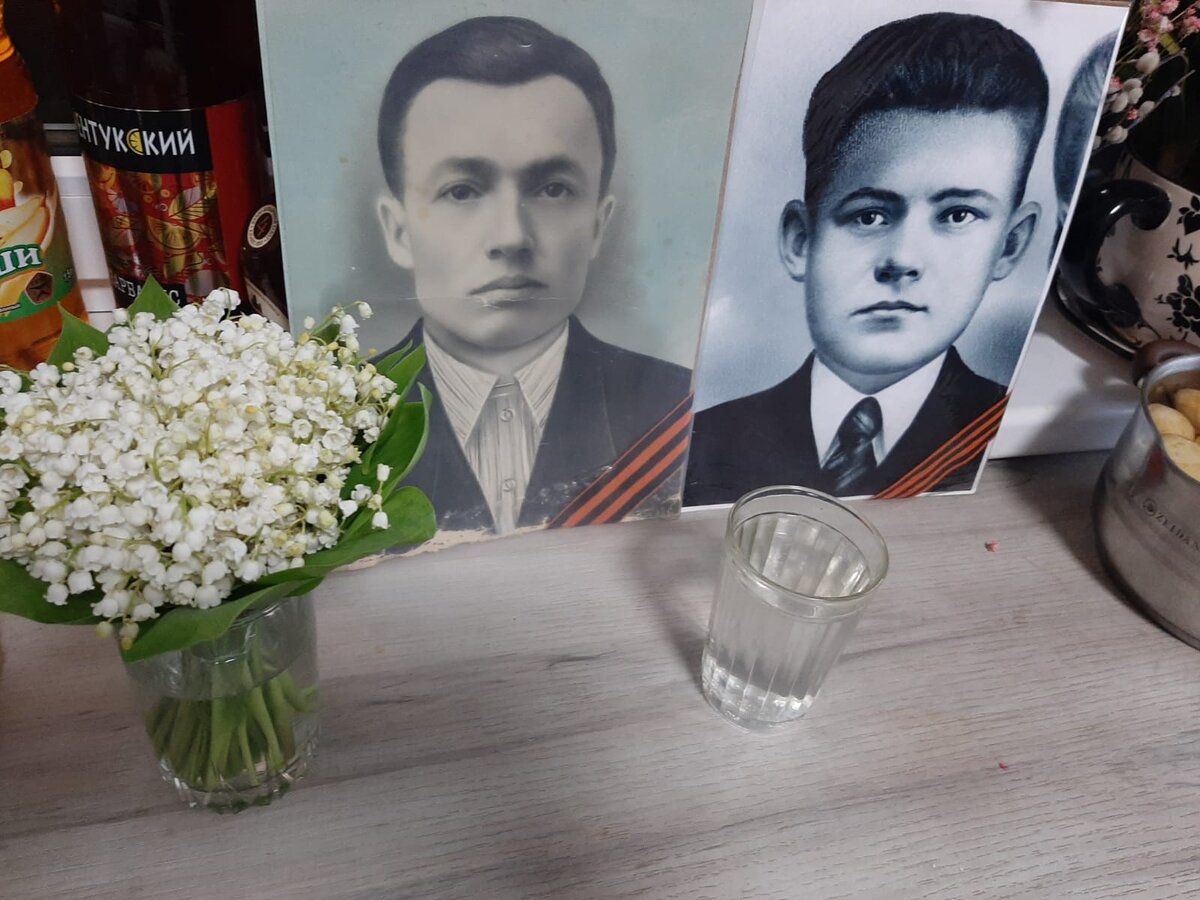 Слева Иван Ильич, справа Егор Иосифович