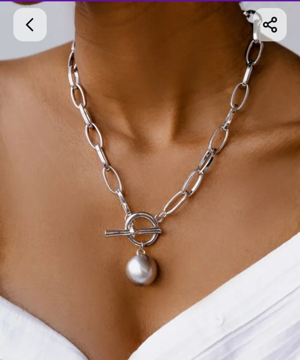 У меня таких 2, серебро и золото, цена 384р