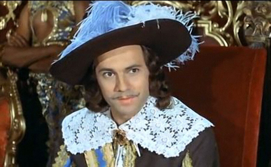 Людовика XIV, сыгранного Жаком Тожа в фильмах "Анжелика - маркиза ангелов"