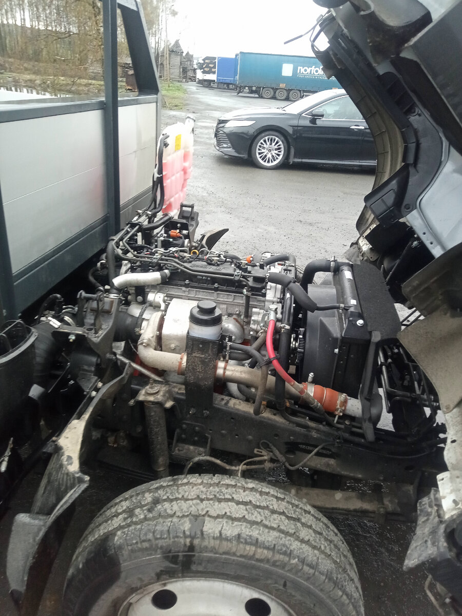 Машинка хоть и маленькая, но вполне себе грузовая