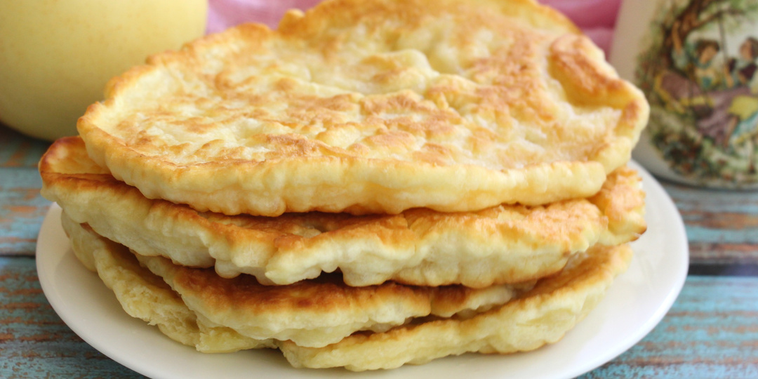 Пышные лепешки на сыворотке на сковороде