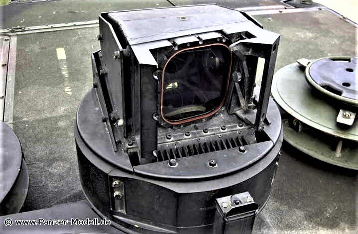 Головная часть командирского панорамного прицела PERI R17A2.