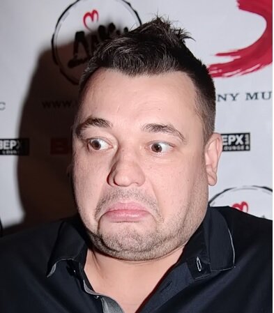 Реакция С. Жукова на вопрос, чем может заинтересовать сериал о его группе