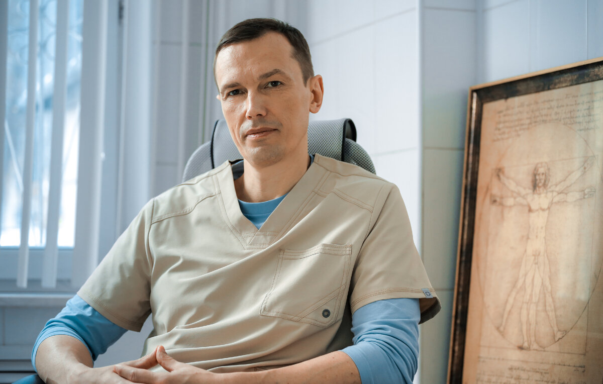 Можаров Виталий Игоревич - врач-кинезиолог, врач-невролог 1 категории, остеопат, ⁠мануальный терапевт, иглорефлексотерапевт, член Московской Ассоциации Прикладной Кинезиологии, член Российской Ассоциации Рефлексотерапевтов, член Международной Академии Гомеопатии Джорджа Витулкаса