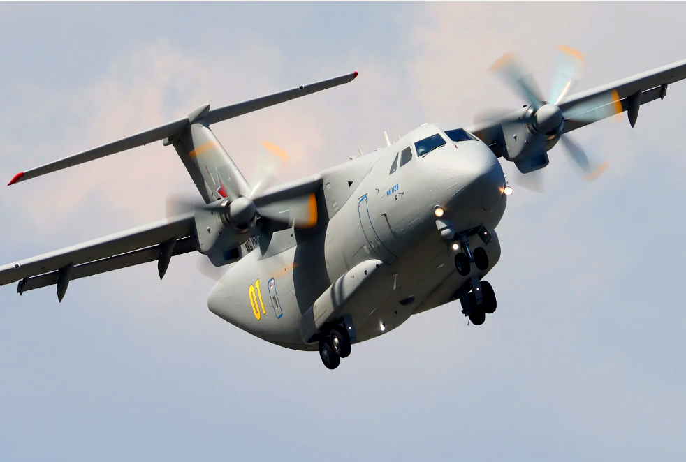 Ил-112в военно-транспортный самолёт. Самолет ил-112в. Ил 112 и 114. Ил-112 транспортный самолёт. Самолет ил-112в.
