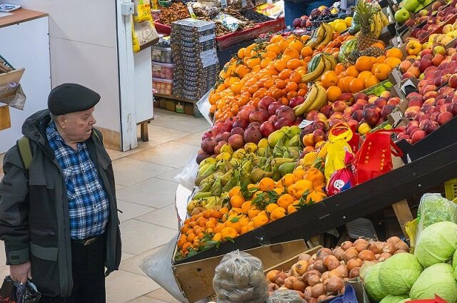    Не все могут себе позволить качественные овощи по нынешним ценам. Фото:  АиФ/ Вадим Митюра