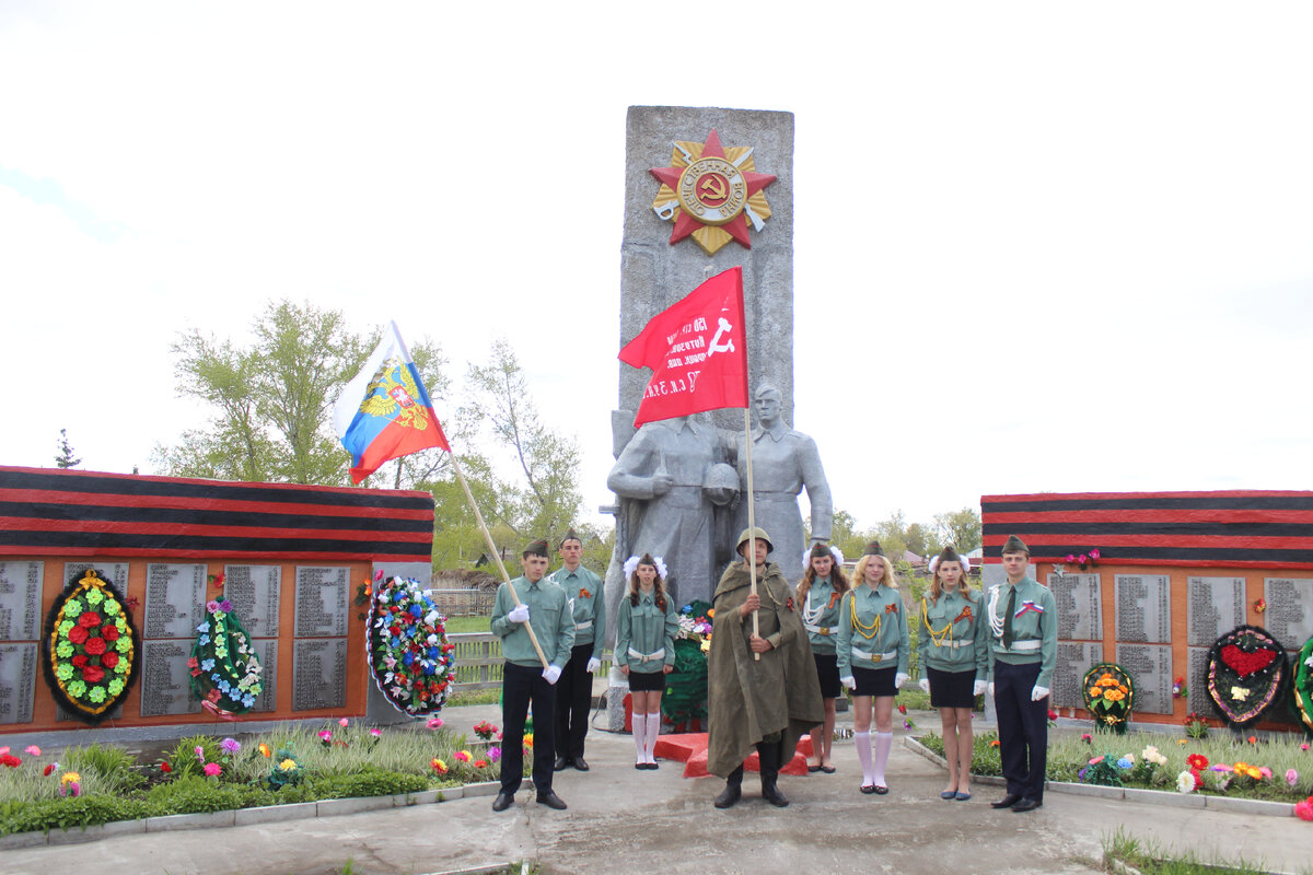 Памятник землякам в родном селе Решёты.