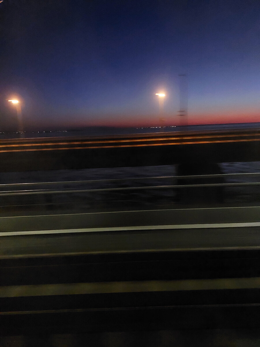 Проезжаем через  Крымский мост ( в Крыму).