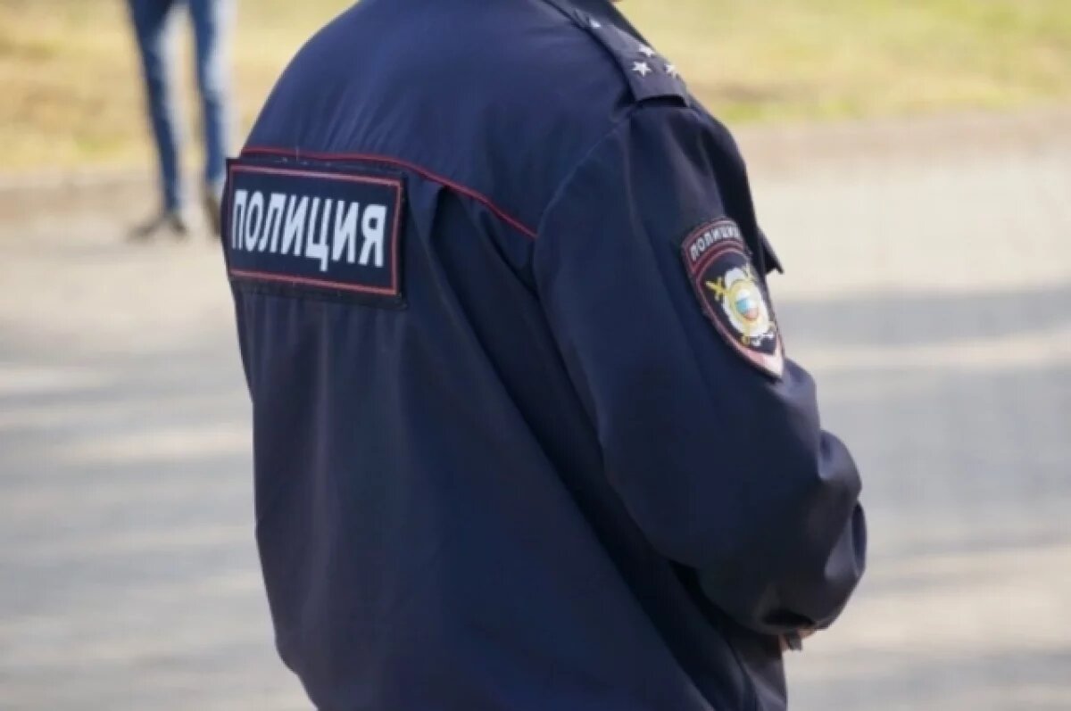    В Чувашии полицейские развернули возле дома ветерана Знамя Победы