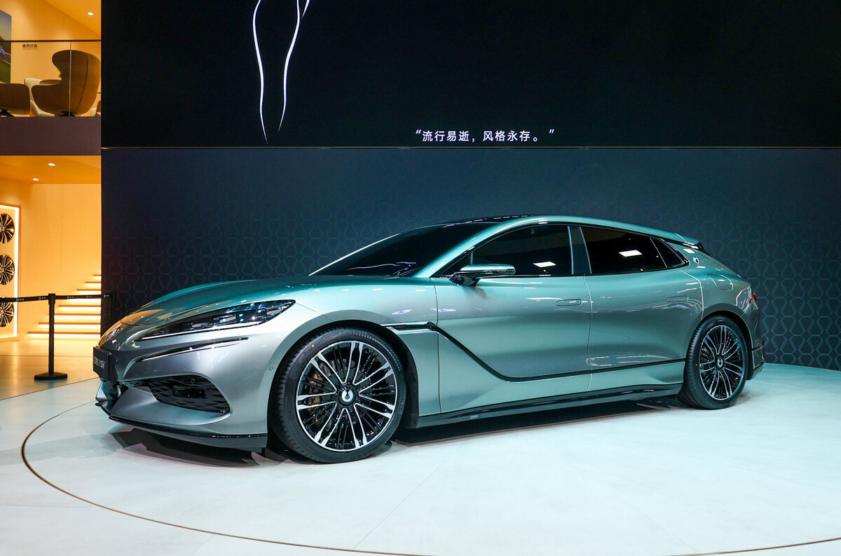 Denza z9. Седан denza z9. Denza z9. Серийный китайский электромобиль с большим запасом хода. Denza в 9.