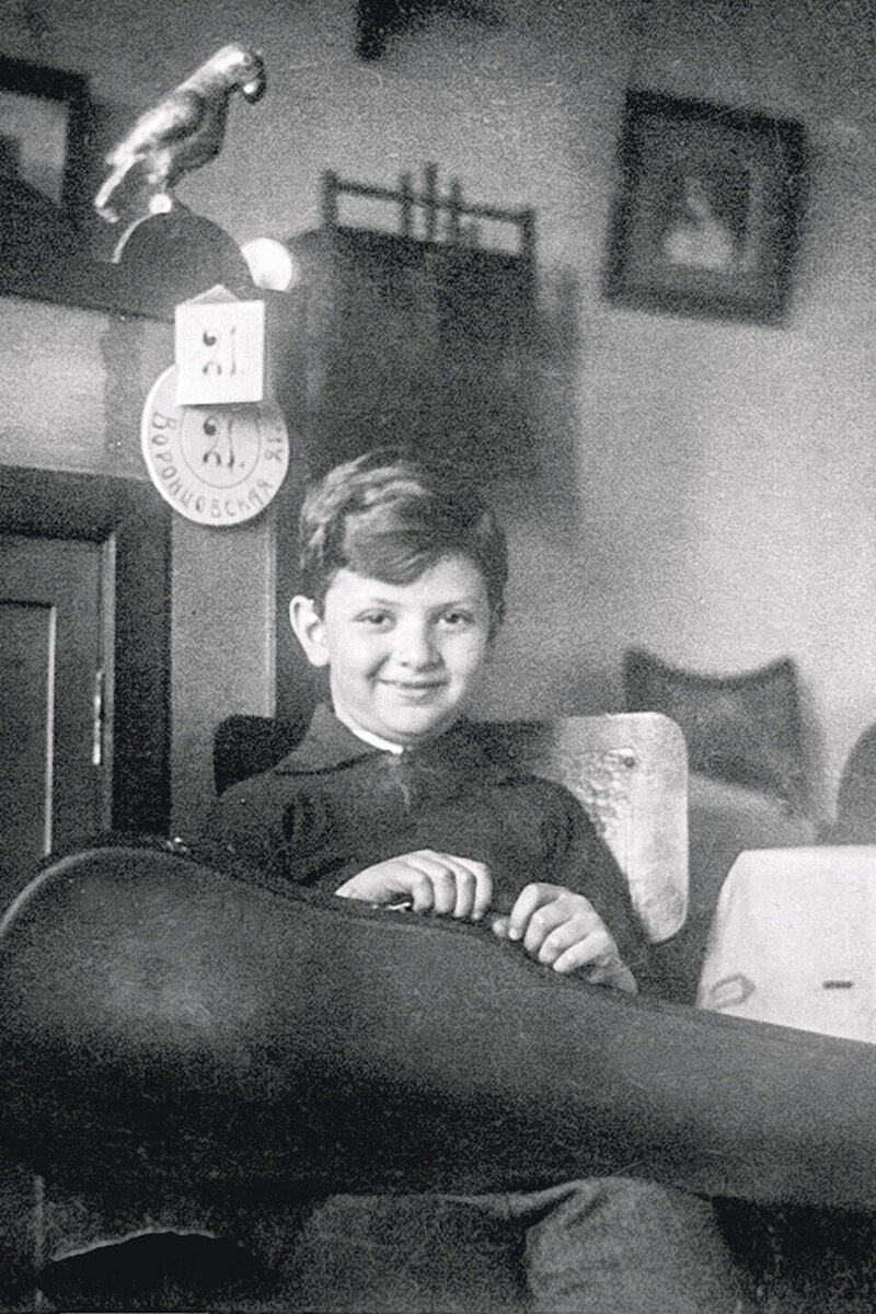    Шура Ширвиндт. Начало 40-х гг. из семейного архива Александра Ширвиндта