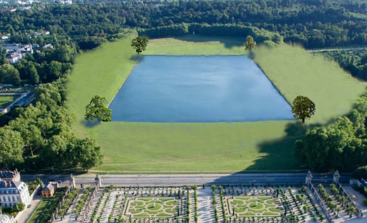 Первоначальный карповый пруд, с четырьмя дубами по углам.