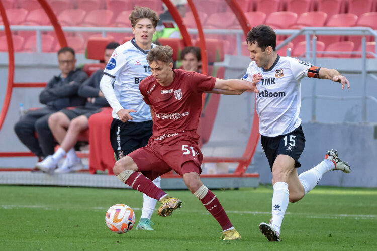    Илья Рожков (на фото в центре).   
Фото: Сергей Елагин