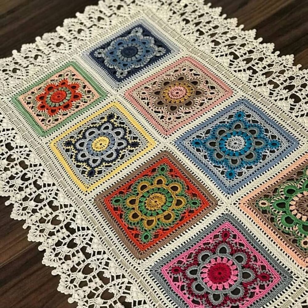 Скатерть выполненная в технике вязания "Бабушкин квадрат"