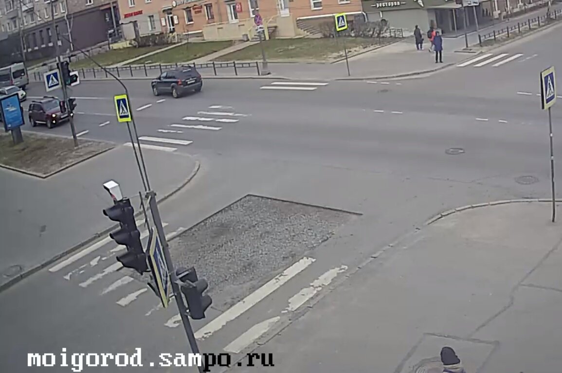    Эпический провал в асфальте в центре Петрозаводска заделалиМаксим Берштейн