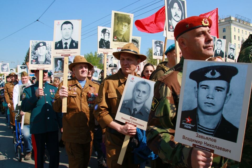   День Победы в Барнауле. "Бессмертный полк". Источник: Виталий Барабаш