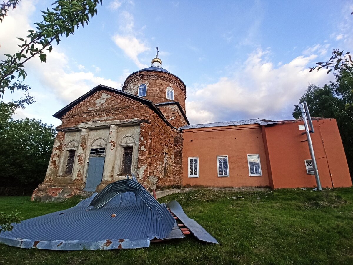 В Курской области ураган сорвал крышу с храма | KURSKCiTY.RU| КУРСКСИТИ  Новости | Дзен