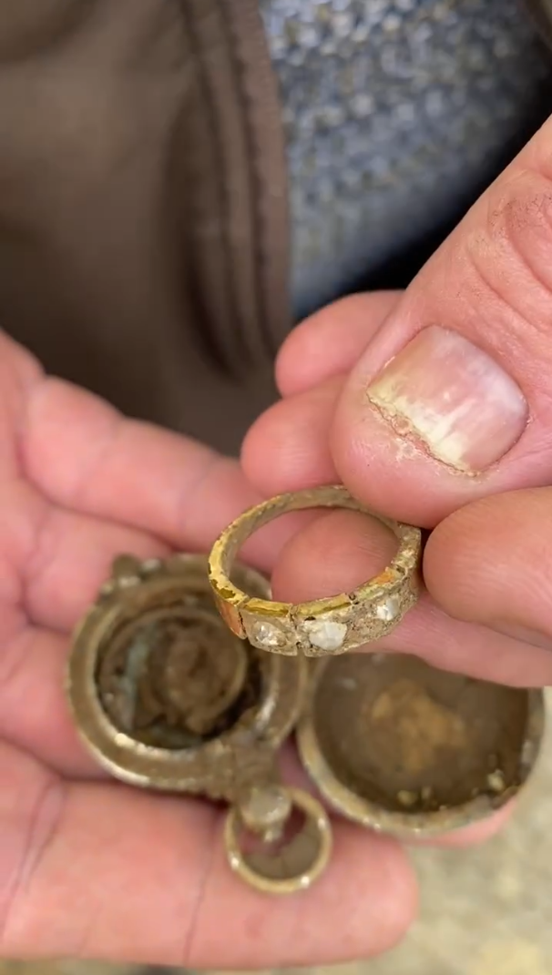 Удивительную находку нашел копатель в земле. | Ctrannik| Пора в дорогу ...