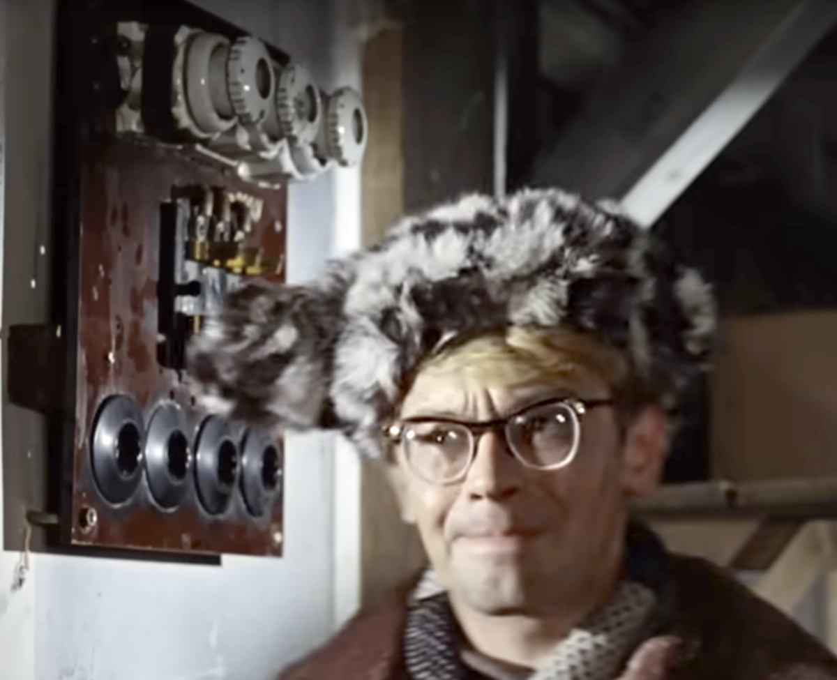 Кадр из советского комедийного художественного фильма «Опера́ция „Ы“ и други́е приключе́ния Шу́рика» , снятого в 1965 году режиссёром Леонидом Гайдаем.