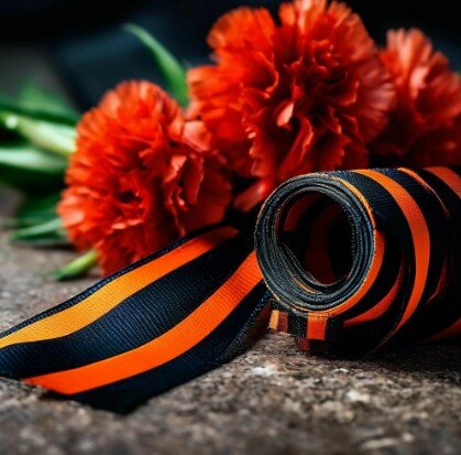 Георгиевская лента — биколор (двуцвет) оранжевого и черного цветов. Она ведет свою историю от ленты к солдатскому ордену Святого Георгия Победоносца, учрежденного 26 ноября 1769 императрицей Екатериной II