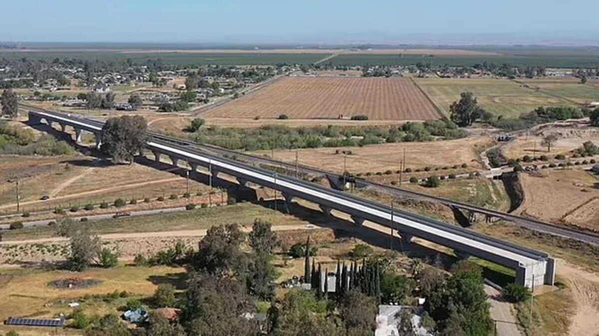 © HSR California / hsr.ca.gov (Виадук, который официально строили на протяжении 9 лет. О завершении проекта HSR California и власти штата объявили в начале мая 2024 г.)