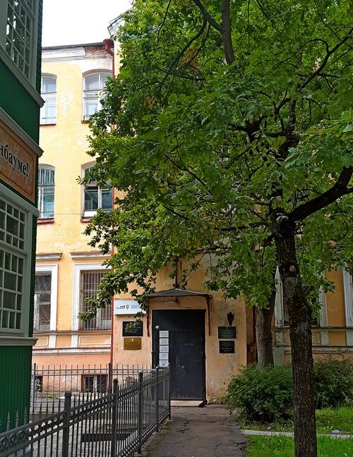 Доходный дом на горе со стороны Еленинской улицы /фото из личного архива, 2020/