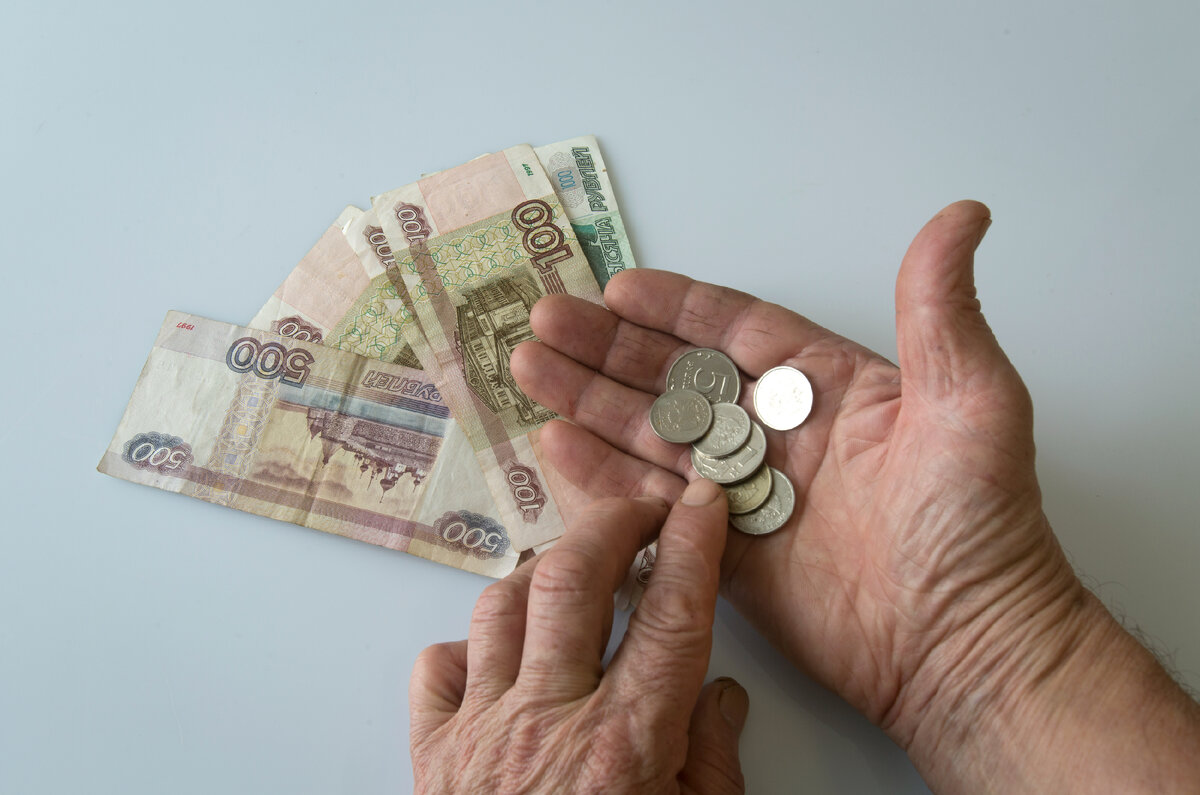 Пенсионеры иногда отдают мошенникам последнее. Nikolay Gyngazov/Global Look Press 