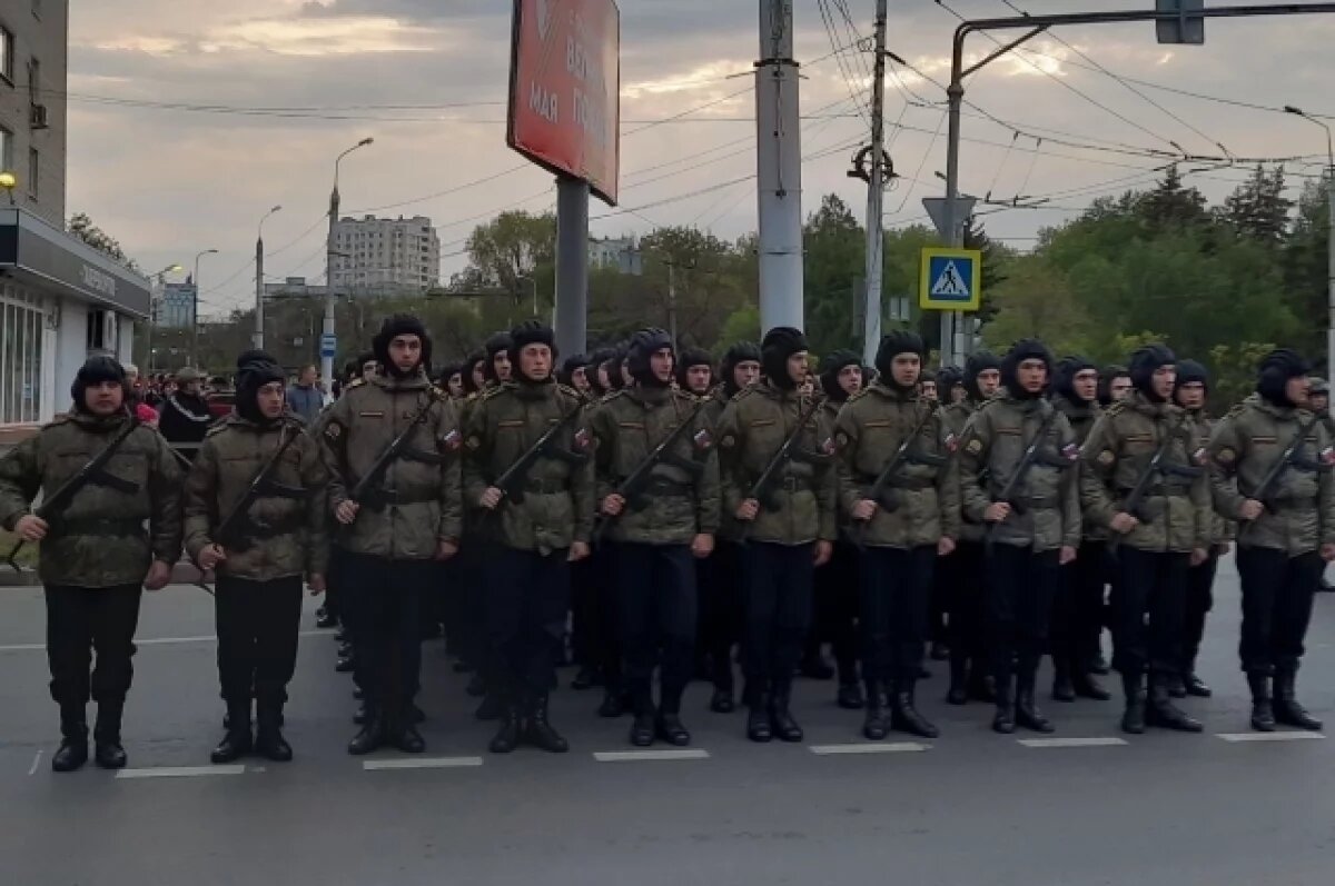    Больше часа в центре Пензы репетировали торжественный марш ко Дню Победы