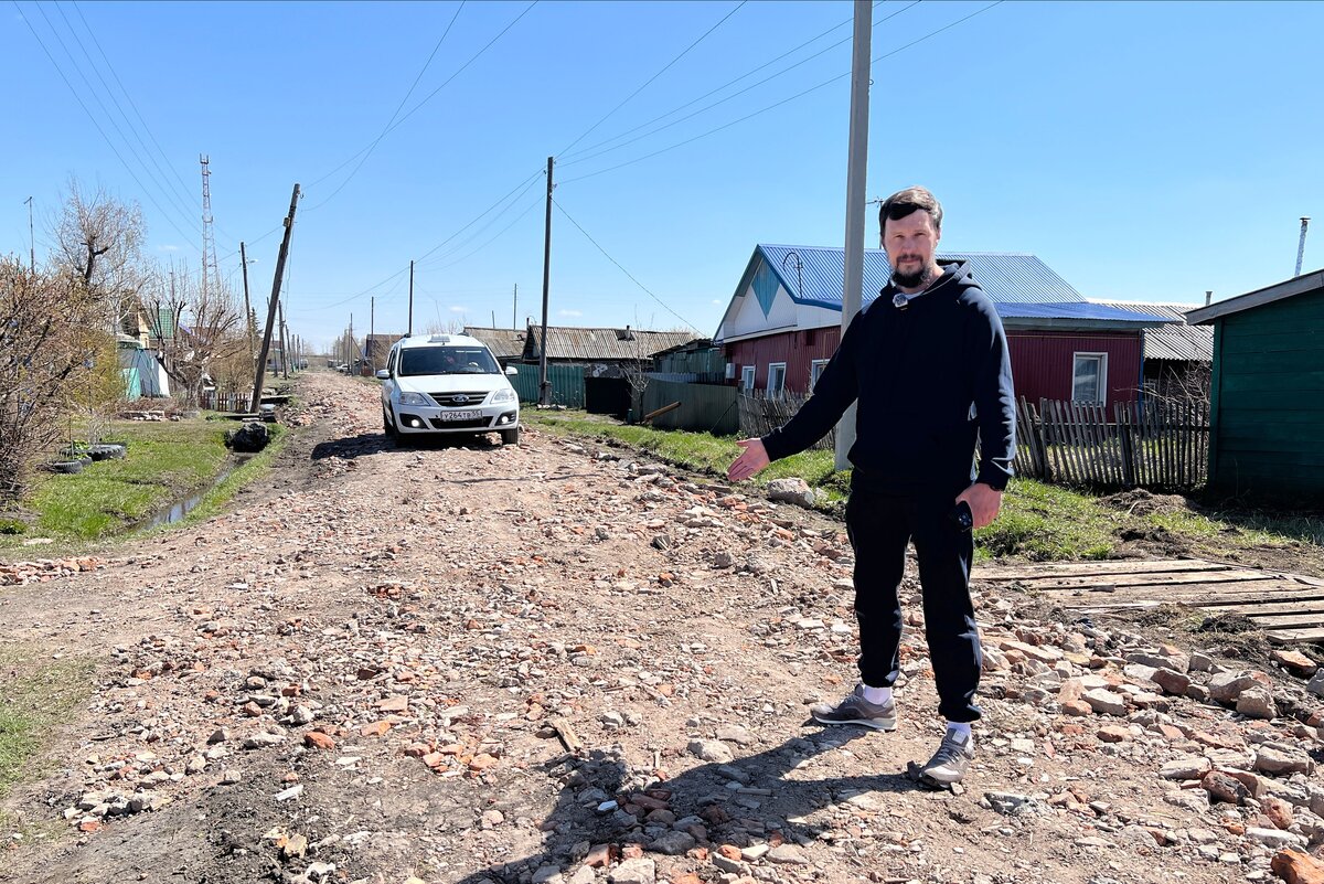 В Омской области участника СВО хотят наказать за ремонт сельской дороги |  Российская газета Сибирь | Дзен