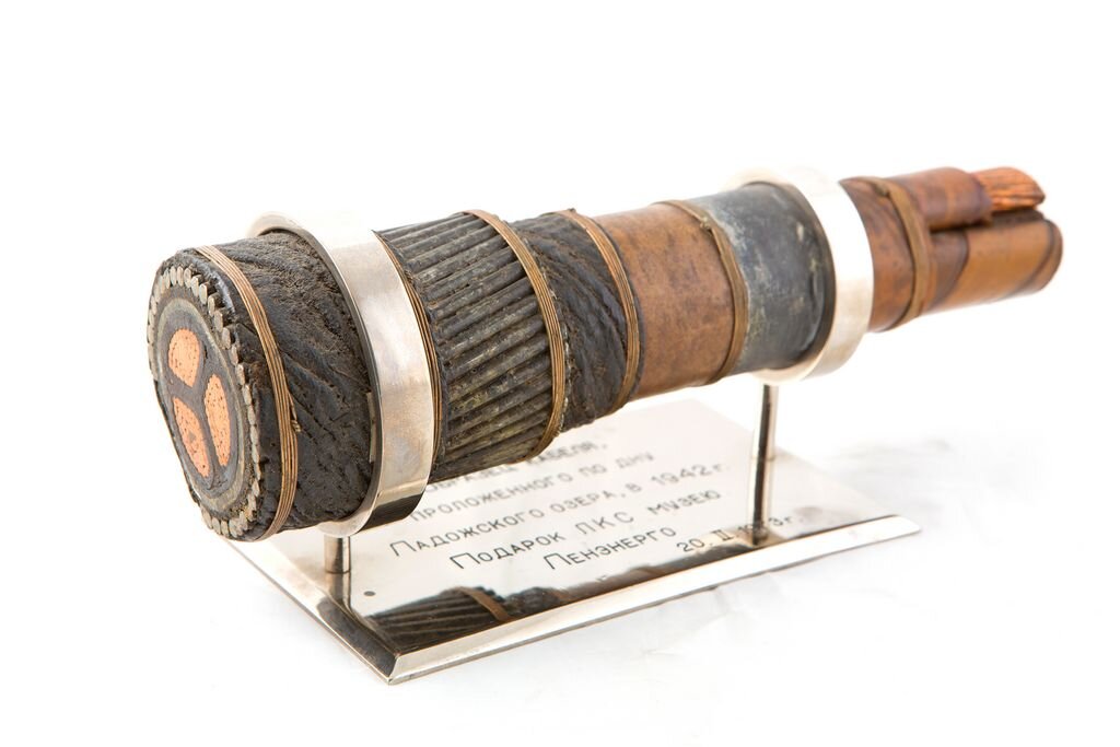 Фрагмент кабеля из Музея истории энергетики Северо-Запада