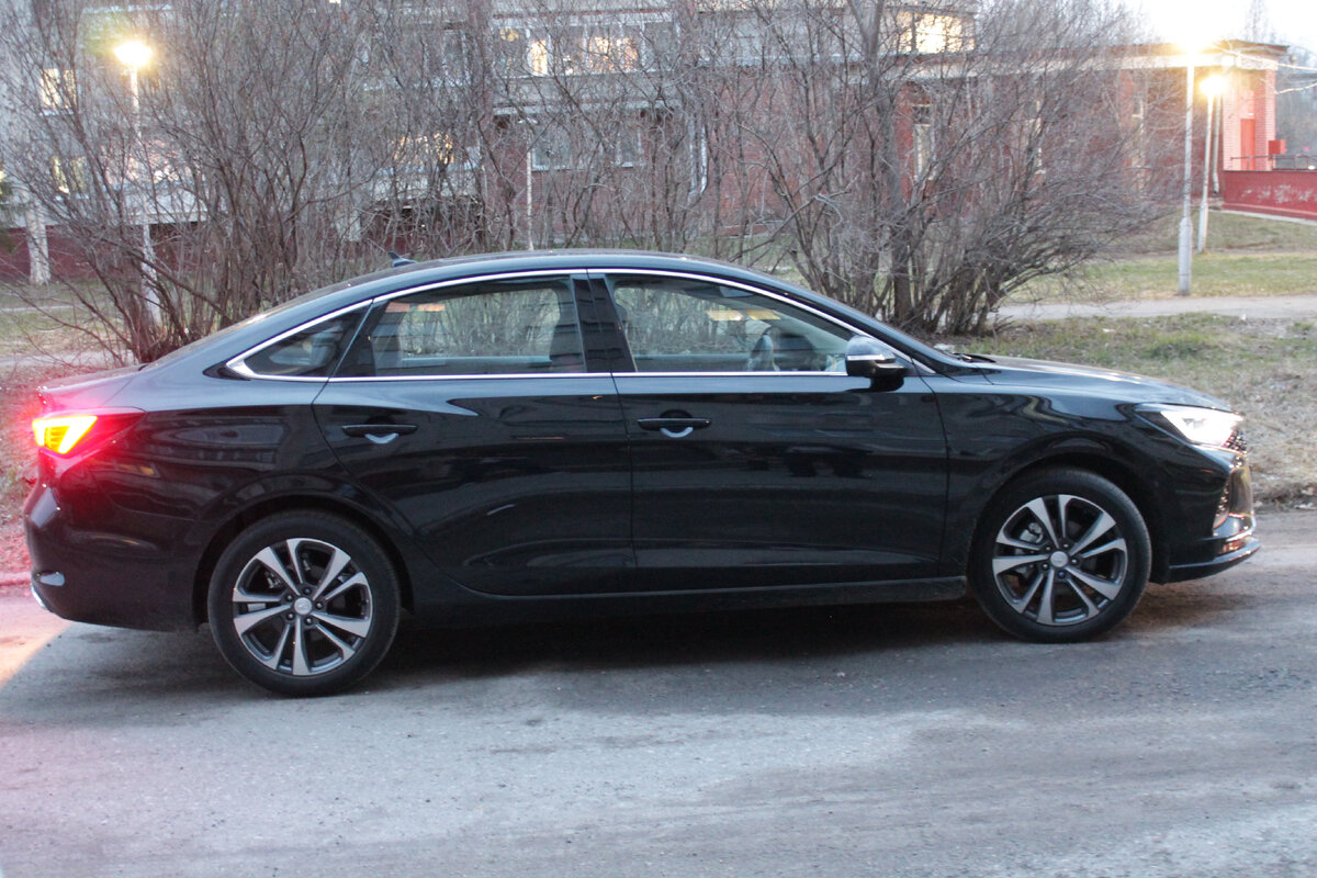 Changan Eado Plus в комплектации DLX. Оптика хорошая. В ночи на такой машине светло как днём 