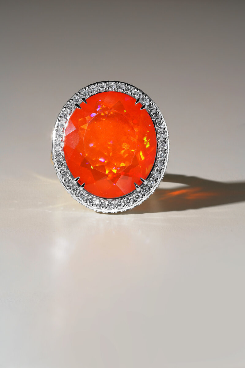 Огненный опал, бриллианты